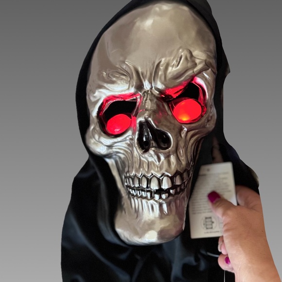 🎃*NWT* 3Pk Halloween Masks(2 W/ Light Up Eyes) - Picture 3 of 6